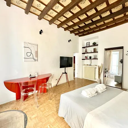 Luxury Historic Center Apartment Rome